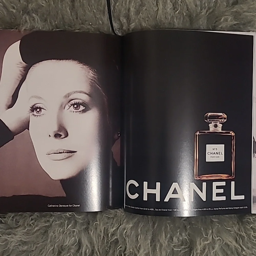 CHANEL COLLECTIONS AND CREATIONS COFFEE TABLE BOOK - Picture 7 of 9